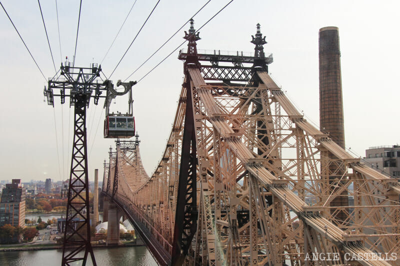 Subir al teleférico de Roosevelt Island, en Nueva York Subir al teleférico de Roosevelt Island, en Nueva York
